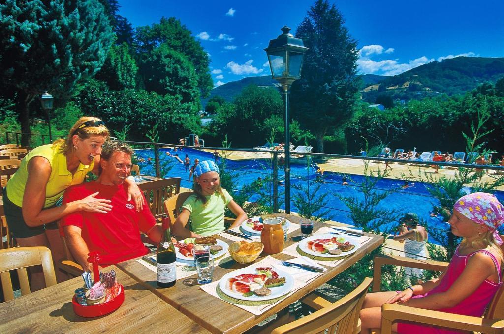 Camping Paradis Marmotel Saint-Geniez-dʼOlt 외부 사진