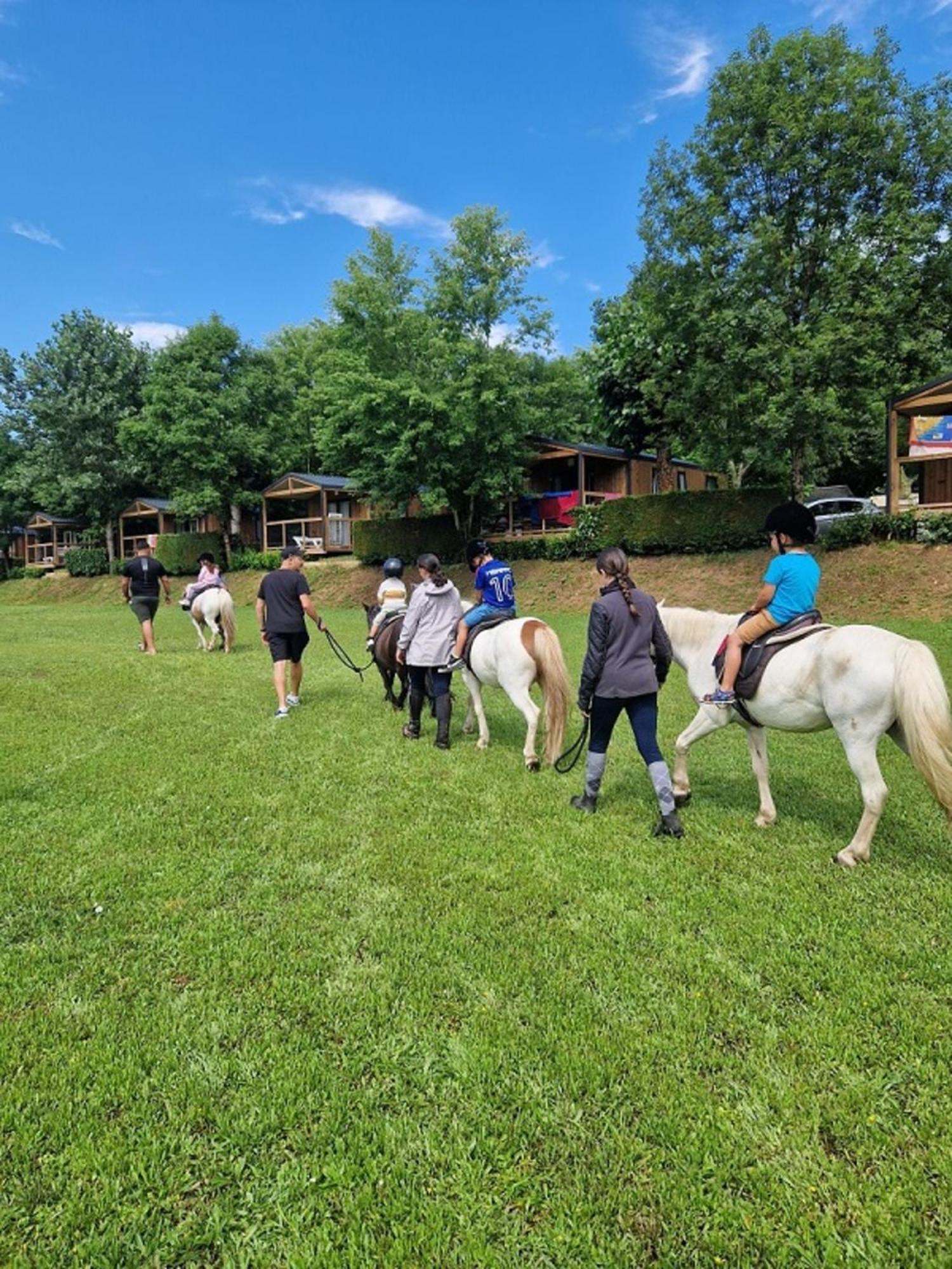 Camping Paradis Marmotel Saint-Geniez-dʼOlt 외부 사진